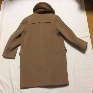 グローバーオールのキャメルのショートダッフルコートになります