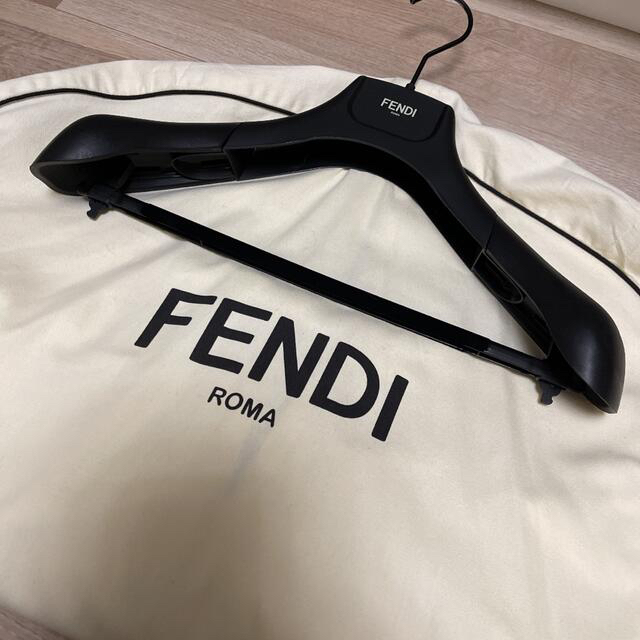 FENDI(フェンディ)の Audrey様ご確約です！！フェンディ　マント　ショールコート　ファー　カーキ レディースのジャケット/アウター(ロングコート)の商品写真