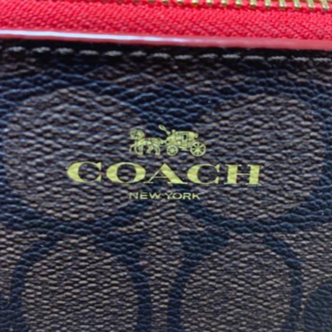COACH(コーチ)のcoach 化粧ポーチ　シグネチャー赤　コーチ レディースのファッション小物(ポーチ)の商品写真