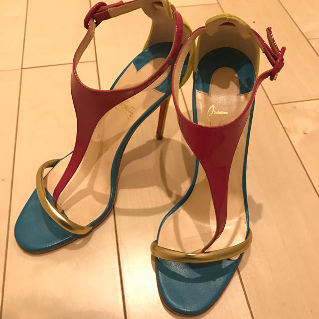 Christian Louboutin(クリスチャンルブタン)のChristian Louboutin 38 レディースの靴/シューズ(ハイヒール/パンプス)の商品写真