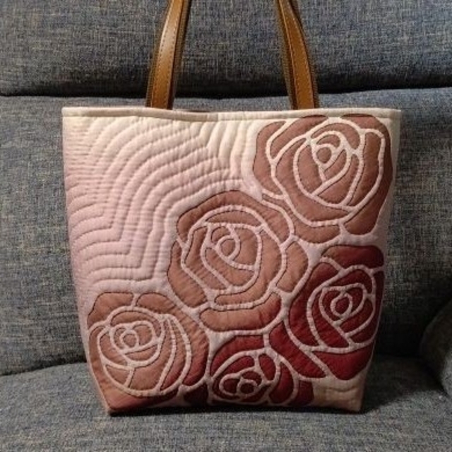 購入者が決まりました!ハンドメイド ハワイアンキルトバッグ (薔薇