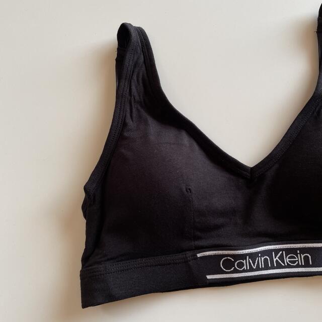 Calvin Klein(カルバンクライン)のカルバンクライン　ブラレット　Mサイズ　 black ブラトップ　ノンワイヤー レディースの下着/アンダーウェア(ブラ)の商品写真