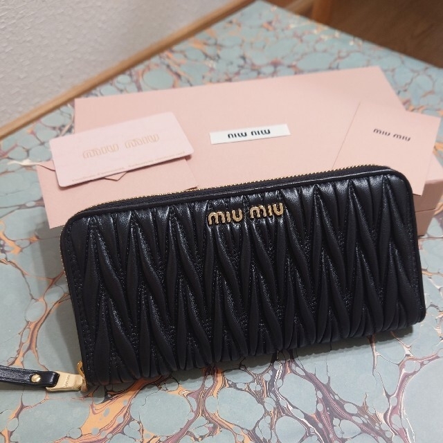 miumiu マテラッセ　長財布