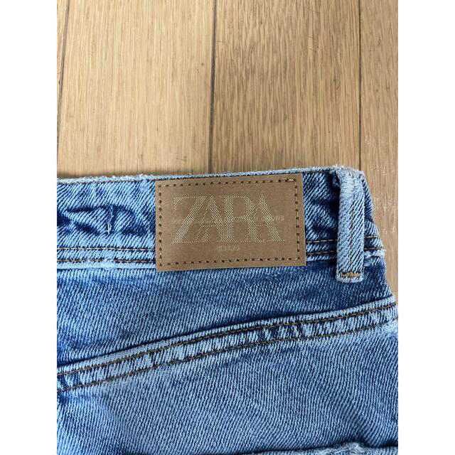 ZARA(ザラ)のZARAブーツカットデニムパンツ レディースのパンツ(デニム/ジーンズ)の商品写真