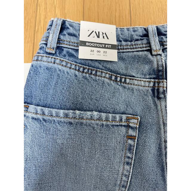 ZARA(ザラ)のZARAブーツカットデニムパンツ レディースのパンツ(デニム/ジーンズ)の商品写真