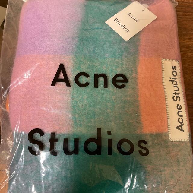 ACNE(アクネ)のアクネストゥディオズ　マフラー　ライラックパープル/グリーン/ピンク レディースのファッション小物(マフラー/ショール)の商品写真