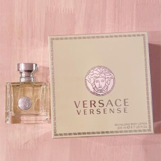 ヴェルサーチ(VERSACE)のヴェルサーチ　新品→ボディーローション　傷なし→香水　セット(ボディローション/ミルク)