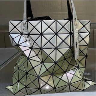 イッセイミヤケ(ISSEY MIYAKE)の【新品未使用】バオバオ イッセイミヤケ プラチナムマーメイド(トートバッグ)