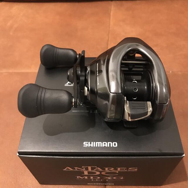 SHIMANO(シマノ)の【新品未使用】18アンタレスDCMD XG（左ハンドル） スポーツ/アウトドアのフィッシング(リール)の商品写真