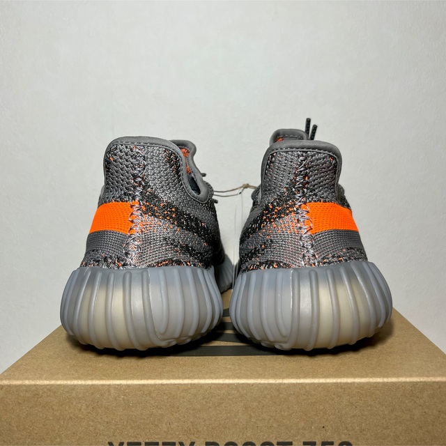 adidas(アディダス)のadidas YEEZY BOOST 350 V2 BELUGA GW1229 メンズの靴/シューズ(スニーカー)の商品写真