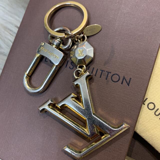 LOUIS VUITTON(ルイヴィトン)のルイヴィトン ポルトクレ LVファセット チャーム キーリング レディースのアクセサリー(チャーム)の商品写真