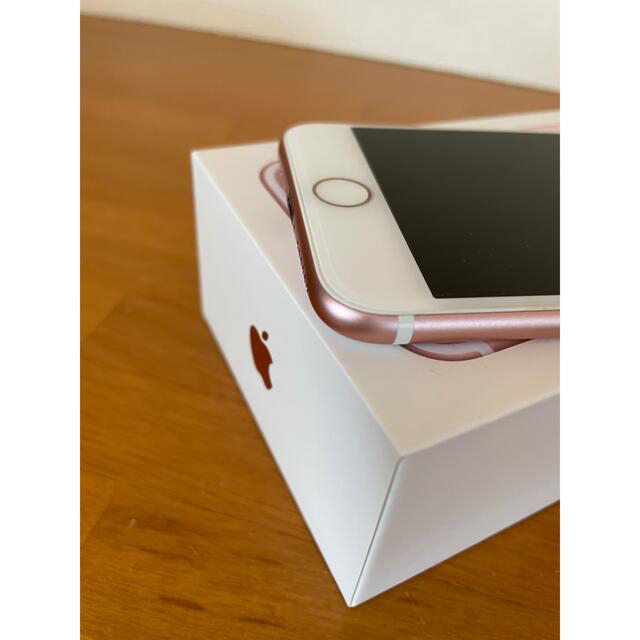 Apple(アップル)の【.♡様専用】iPhone7 128 ローズゴールド　SIMフリー スマホ/家電/カメラのスマートフォン/携帯電話(スマートフォン本体)の商品写真