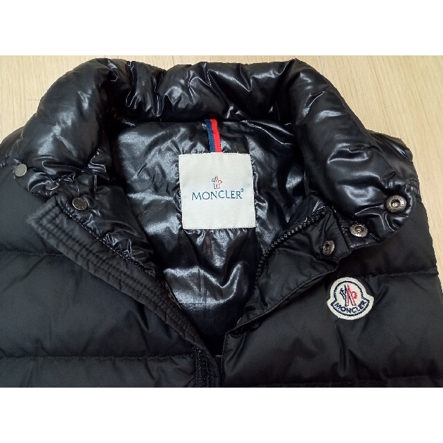 MONCLER(モンクレール)のモンクレール　ダウンベスト　ブラック レディースのジャケット/アウター(ダウンベスト)の商品写真