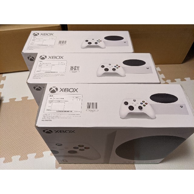 Xbox(エックスボックス)の【新品未使用】Xbox Series S [RRS-00015] 3台セット エンタメ/ホビーのゲームソフト/ゲーム機本体(家庭用ゲーム機本体)の商品写真