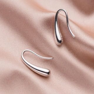 しずくシルバーピアス　両耳　S925(ピアス)