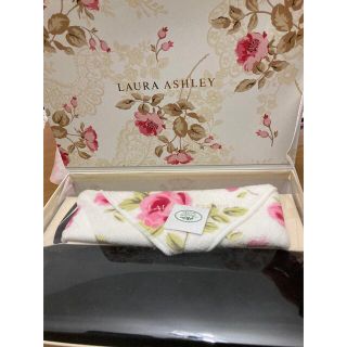 ローラアシュレイ(LAURA ASHLEY)のローラアシュレイ　ポーチとタオルセット＋オマケ(ポーチ)