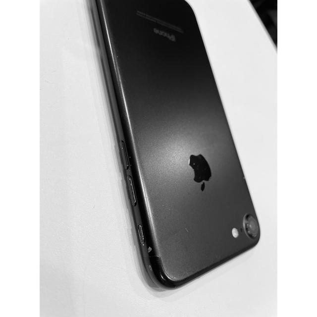 Apple(アップル)の海外版 iPhone7 32gb ブラック 純正カメラ無音シャッター スマホ/家電/カメラのスマートフォン/携帯電話(スマートフォン本体)の商品写真