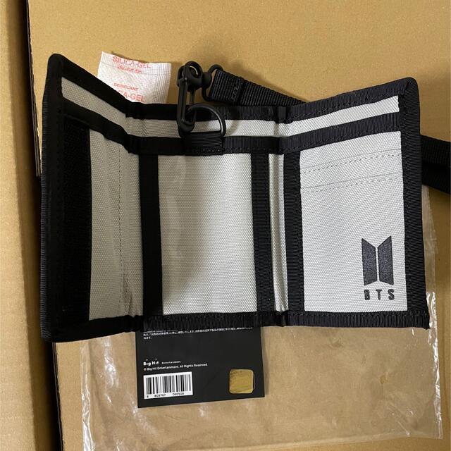 防弾少年団(BTS)(ボウダンショウネンダン)の【新品】BTS   ON  ウォレット　wallet　財布　公式 エンタメ/ホビーのタレントグッズ(アイドルグッズ)の商品写真