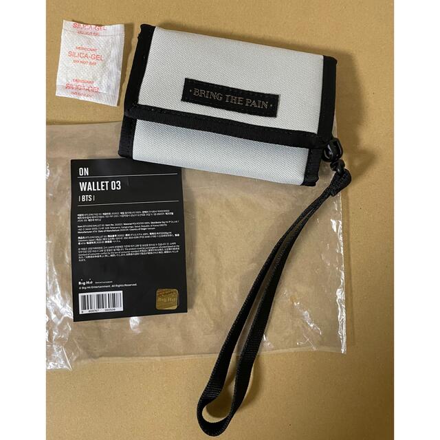 防弾少年団(BTS)(ボウダンショウネンダン)の【新品】BTS   ON  ウォレット　wallet　財布　公式 エンタメ/ホビーのタレントグッズ(アイドルグッズ)の商品写真