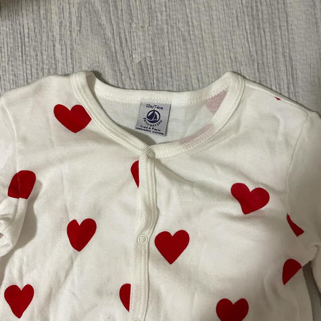 PETIT BATEAU(プチバトー)のPETIT BATEAU ハート柄ロンパース 12m キッズ/ベビー/マタニティのベビー服(~85cm)(ロンパース)の商品写真