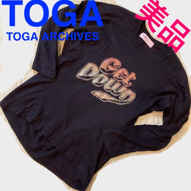 TOGA(トーガ)の【美品】TOGA トーガ　長袖カットソー　ロンT グリッタープリント　ロック　黒 レディースのトップス(Tシャツ(長袖/七分))の商品写真