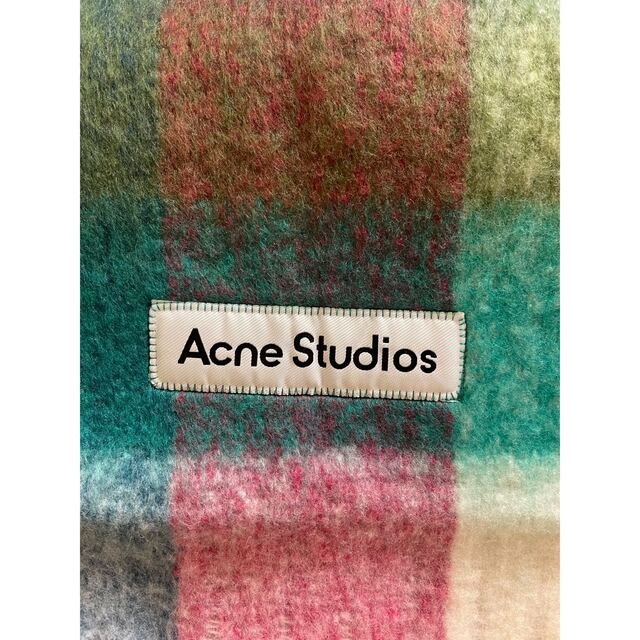 ACNE(アクネ)のアクネストゥディオズ　マフラー　スカーフ レディースのファッション小物(マフラー/ショール)の商品写真