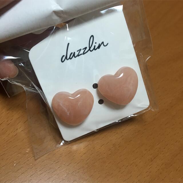 dazzlin(ダズリン)の（新品）ダズリン dazzlin 新品 マーブルハートイヤリング レディースのアクセサリー(イヤリング)の商品写真