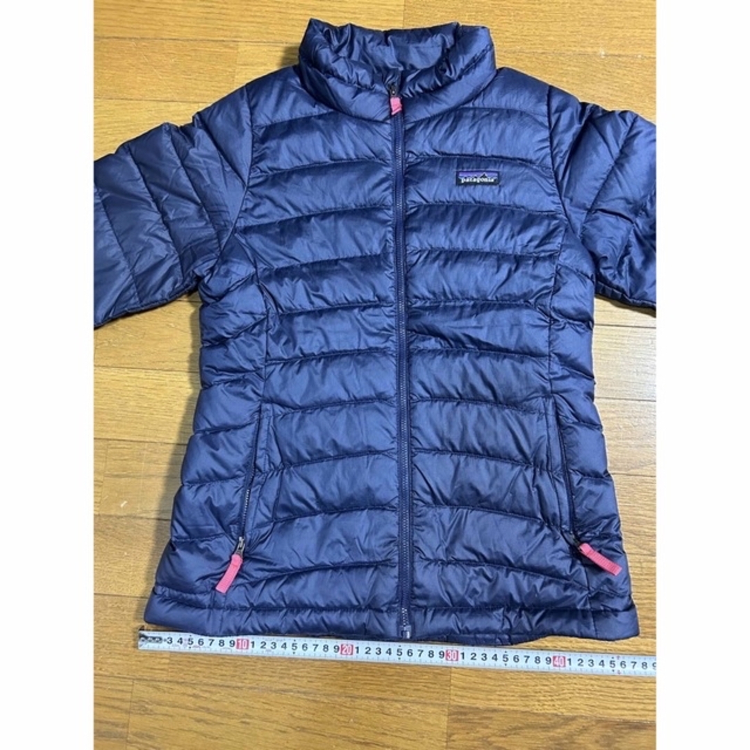 patagonia(パタゴニア)のpatagonia ガールズ.ダウン.セーター キッズ/ベビー/マタニティのキッズ服女の子用(90cm~)(ジャケット/上着)の商品写真