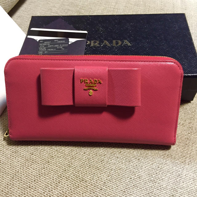 PRADA(プラダ)のPRADA サフィアーノ♡ピンク長財布 レディースのファッション小物(財布)の商品写真