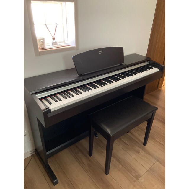 電子ピアノ　YAMAHA ARIUS YDP-135 楽器の鍵盤楽器(電子ピアノ)の商品写真