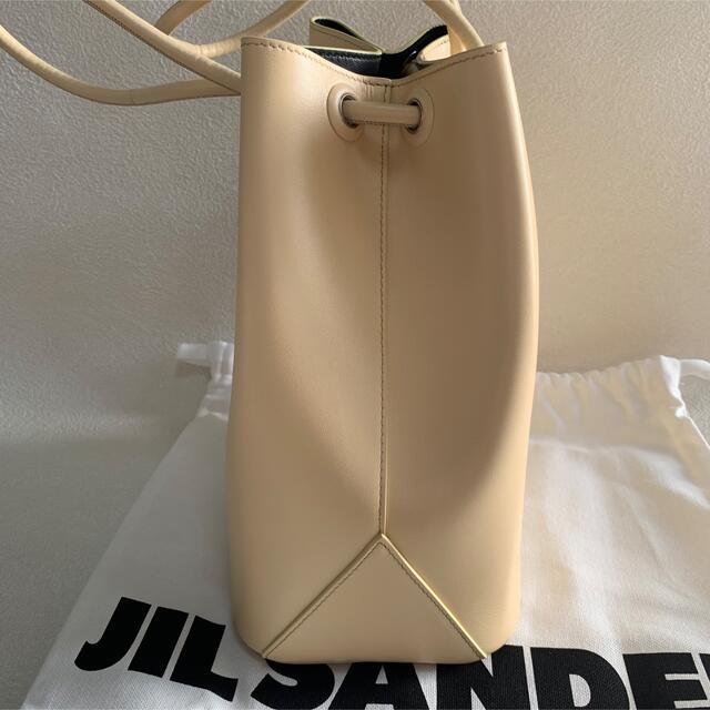 Jil Sander(ジルサンダー)の新作◆ジルサンダー◆J-SHOPPER SM クリーム　トートバッグ レディースのバッグ(ショルダーバッグ)の商品写真