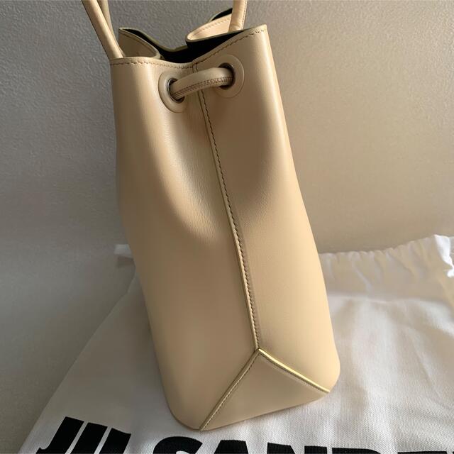 Jil Sander(ジルサンダー)の新作◆ジルサンダー◆J-SHOPPER SM クリーム　トートバッグ レディースのバッグ(ショルダーバッグ)の商品写真