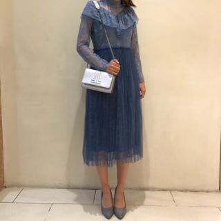 ランバンオンブルー(LANVIN en Bleu)のランバンオンブルー シアーレースチュールワンピース 青(ロングワンピース/マキシワンピース)