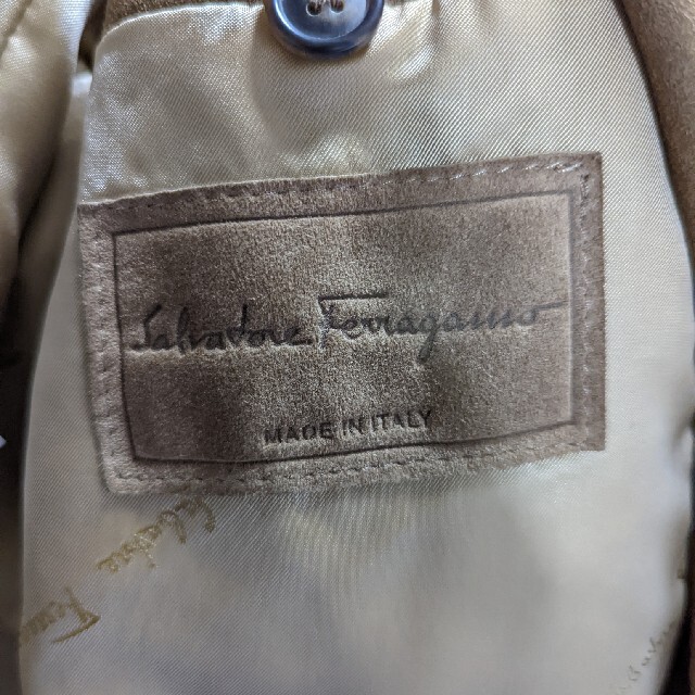 Salvatore Ferragamo(サルヴァトーレフェラガモ)のフェラガモ　スウェード　コート メンズのジャケット/アウター(チェスターコート)の商品写真