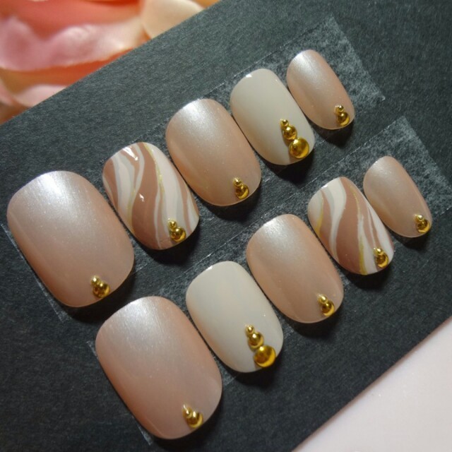 パールベージュ×プッチ柄ネイル stuff.liu.se