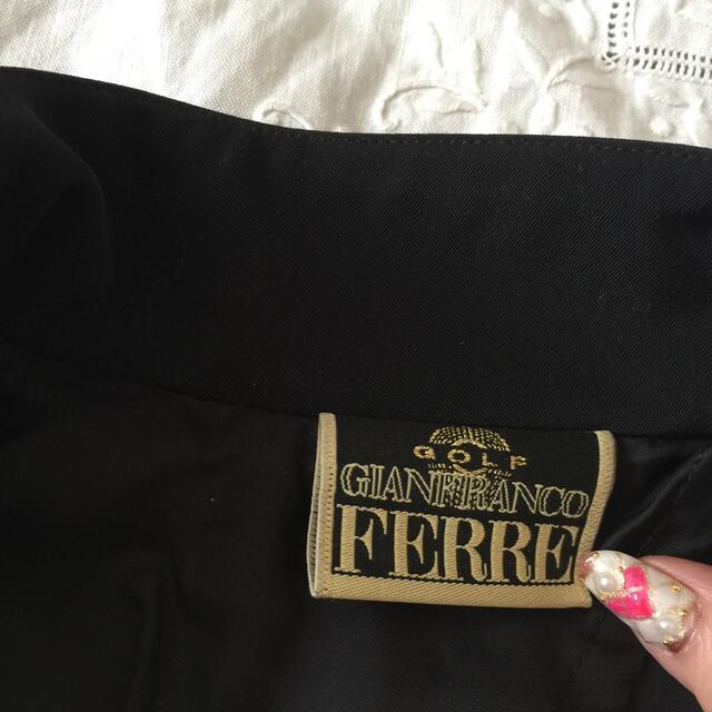 ベスト　Ｍ　FERRE  黒　新品