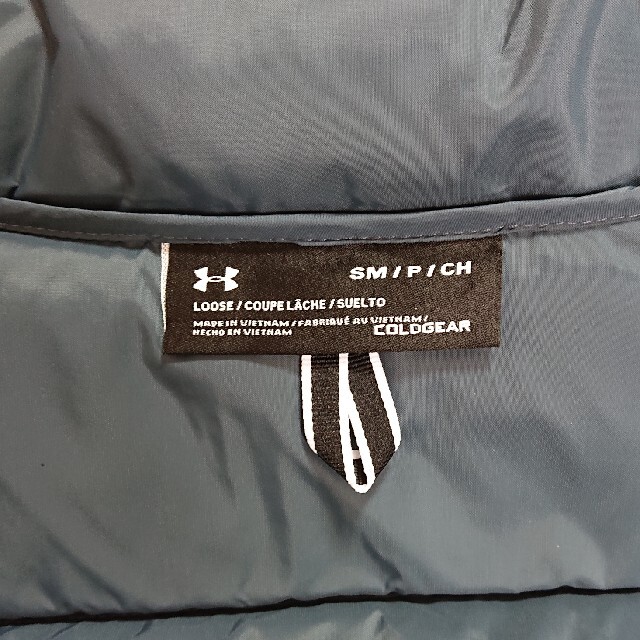 UNDER ARMOUR(アンダーアーマー)の新品 アンダーアーマー ダウンベスト グレー SM メンズのジャケット/アウター(ダウンベスト)の商品写真