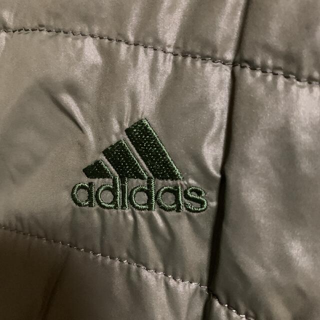 adidas(アディダス)の美品　アディダス　ダウンコート　カーキ　M  軽量　ライト中綿コートベンチコート レディースのジャケット/アウター(ダウンコート)の商品写真