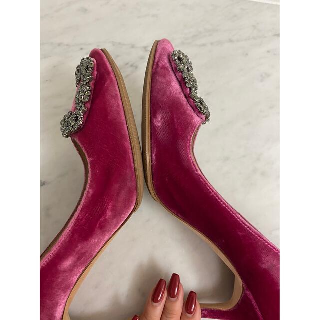 MANOLO BLAHNIK(マノロブラニク)のマノロブラニク　ハンギシ　ピンク　ベルベット　パンプス　361/2 レディースの靴/シューズ(ハイヒール/パンプス)の商品写真