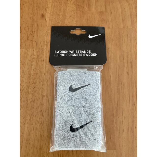 NIKE(ナイキ)のナイキ　リストバンド　グレー　2個 スポーツ/アウトドアのトレーニング/エクササイズ(トレーニング用品)の商品写真