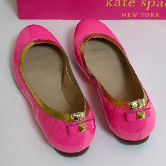 kate spade new york(ケイトスペードニューヨーク)のケイトスペード Kate spade エナメルレザー　フラットパンプス 6.5w レディースの靴/シューズ(ハイヒール/パンプス)の商品写真