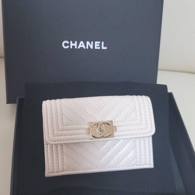 CHANEL(シャネル)の超レア【CHANEL】スモール フラップ ウォレット★V Boy chanel レディースのファッション小物(財布)の商品写真