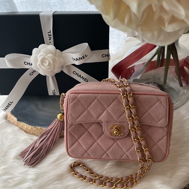 CHANEL - 【美品】CHANEL ピンク スウェード ミニマトラッセ チェーン