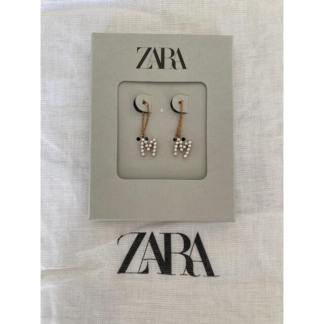 ZARA(ザラ)の新品未使用　ZARA イニシャル　ピアス　Ｍ レディースのアクセサリー(ピアス)の商品写真