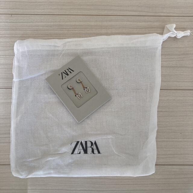 ZARA(ザラ)の新品未使用　ZARA イニシャル　ピアス　Ｍ レディースのアクセサリー(ピアス)の商品写真