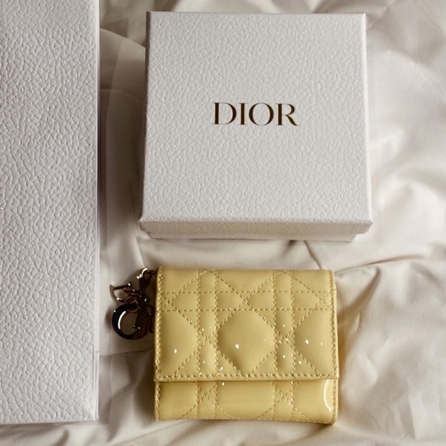Christian Dior - 【日本限定】LADY DIOR ロータスウォレット ペール