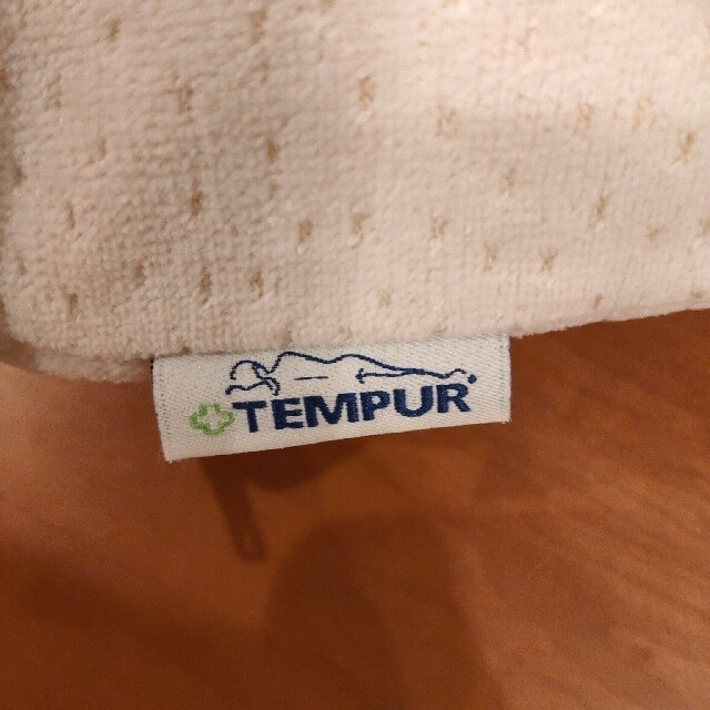 TEMPUR(テンピュール)のテンピュール 枕 低反発枕 TEMPUR 美品 インテリア/住まい/日用品の寝具(枕)の商品写真