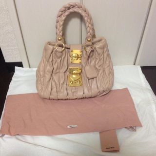 ミュウミュウ(miumiu)の♡miu miu♡マトラッセ(ハンドバッグ)