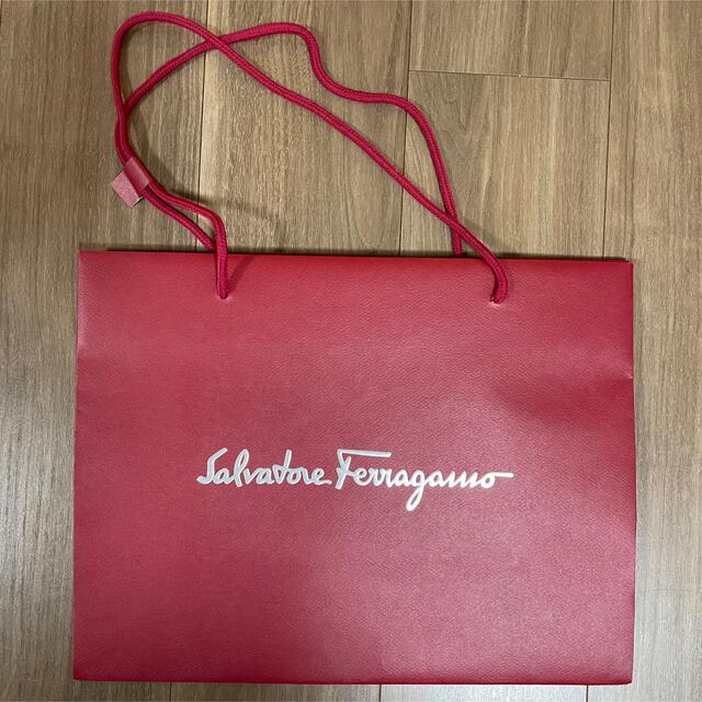 Salvatore Ferragamo(サルヴァトーレフェラガモ)のフェラガモ 紙袋 ショッパー レディースのバッグ(ショップ袋)の商品写真