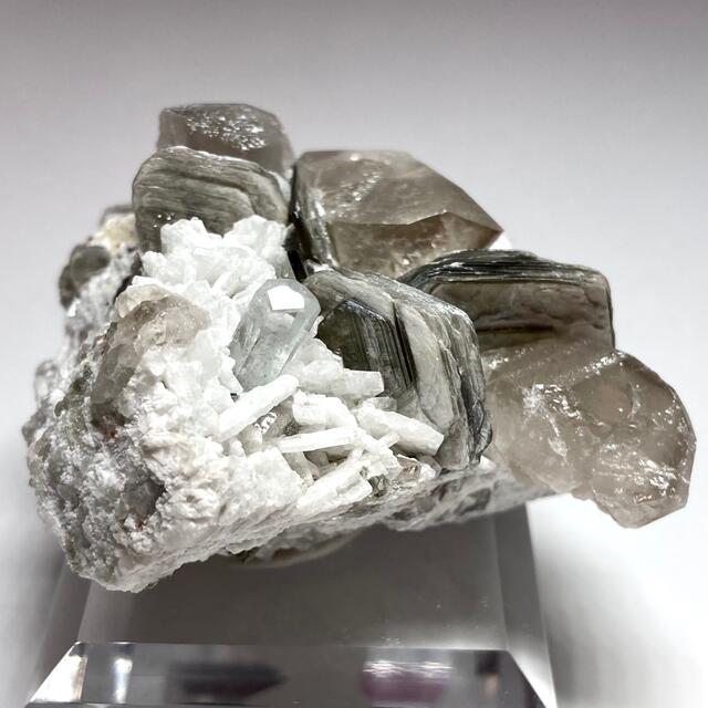 アクアマリン 緑柱石 ベリル 水晶 モスコバイト 原石 鉱物 鉱石 宝石